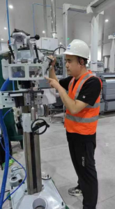 宏飛立式中心孔磨床在鄭州宇通汽車安裝使用！